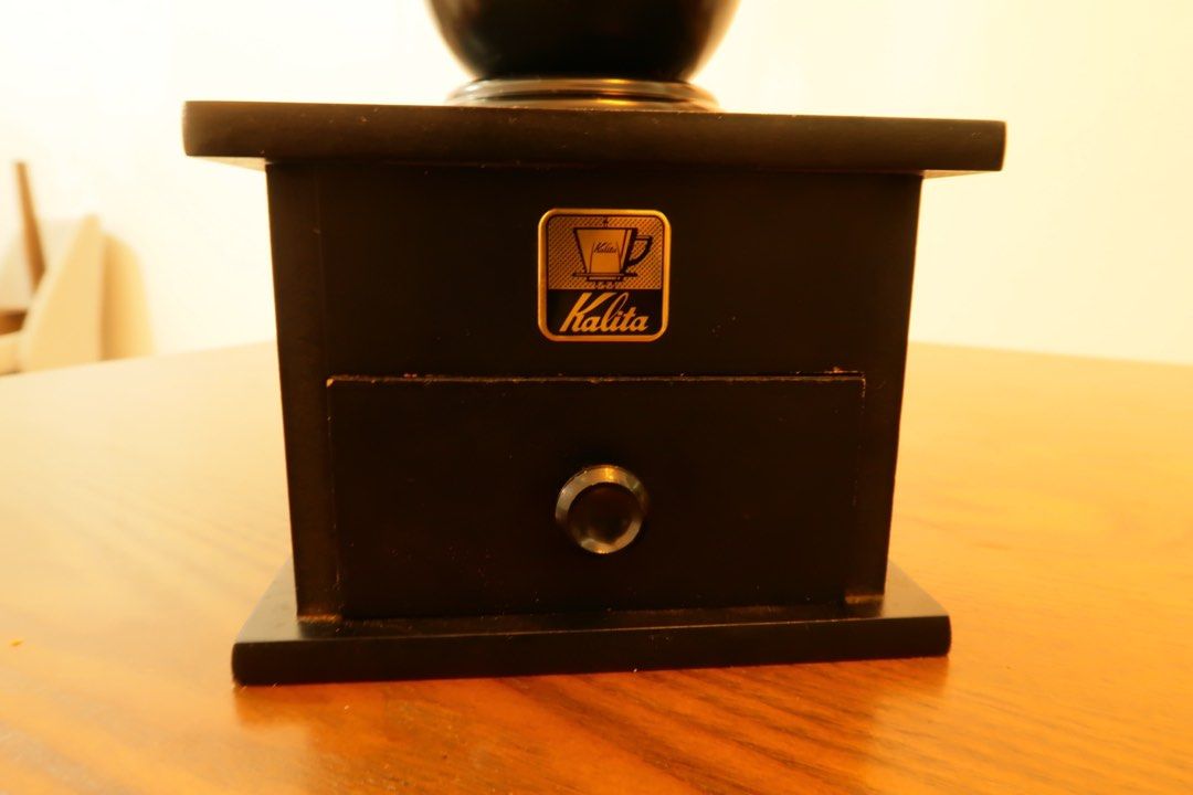 Kalita Vintage Coffee Grinder (Category: Coffee & Tea Tableware) located in Lipa City. Submitted by tunying24 (Listing ID 1260074618, Image 2). Description: Used it only for display/aesthetic purposes on our coffee shop. Functional parin po but i suggest clean it thoroughly before using. Open for shipping.