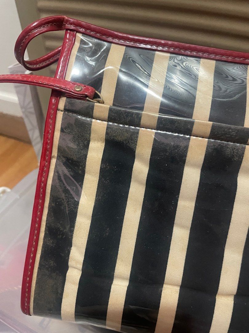 Kate spade make up bag (Category: Luxury Bags & Wallets) located in Marikina City. Submitted by miamimibeach (Listing ID 1260027251, Image 3). Description: Flaws: watermarks because the outer coating is made of pvc Inner lining is fabric but structured No other flaws besides watermarkings Authentic Bought in katespade shangrila plaza mall 12x7 inches size Can be converted as clutch Care card is the only inclusion.