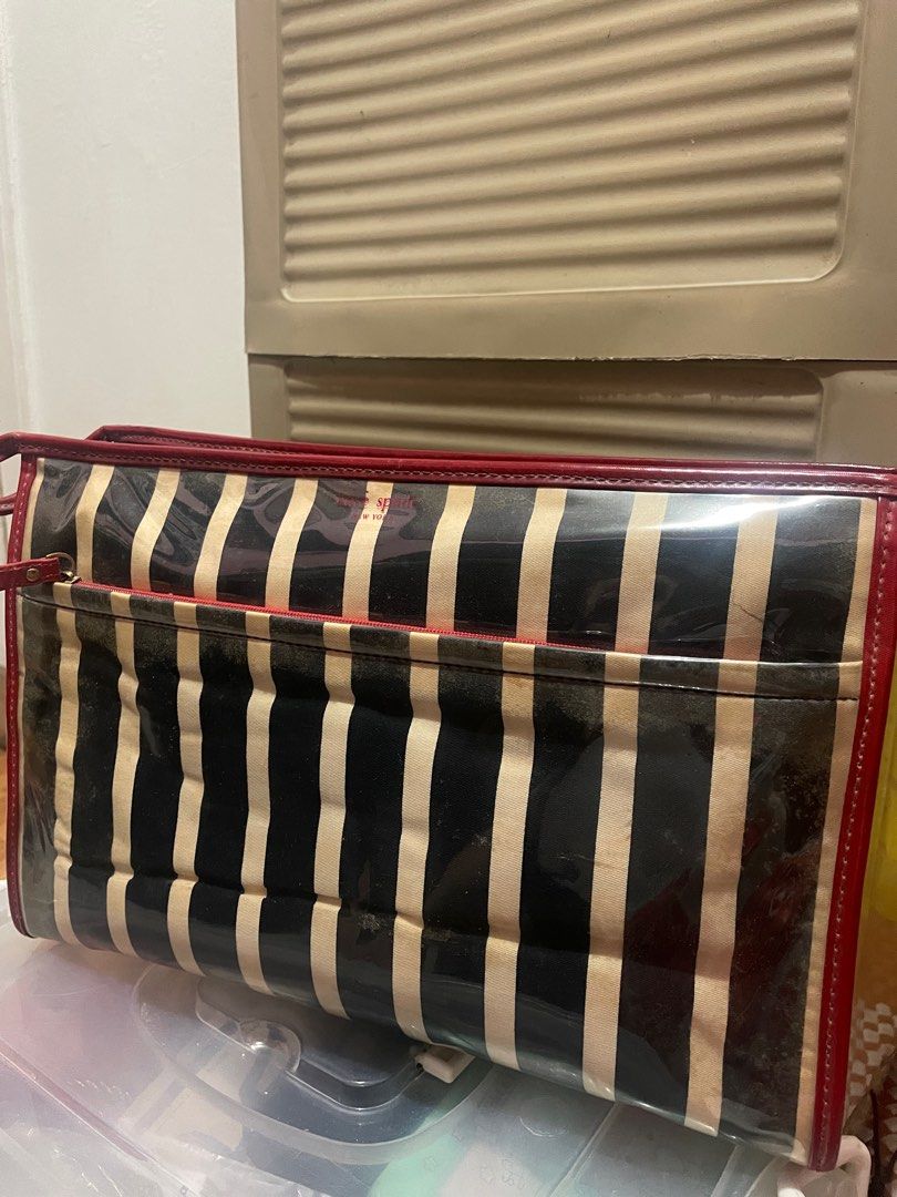 Kate spade make up bag (Category: Luxury Bags & Wallets) located in Marikina City. Submitted by miamimibeach (Listing ID 1260027251, Image 1). Description: Flaws: watermarks because the outer coating is made of pvc Inner lining is fabric but structured No other flaws besides watermarkings Authentic Bought in katespade shangrila plaza mall 12x7 inches size Can be converted as clutch Care card is the only inclusion.