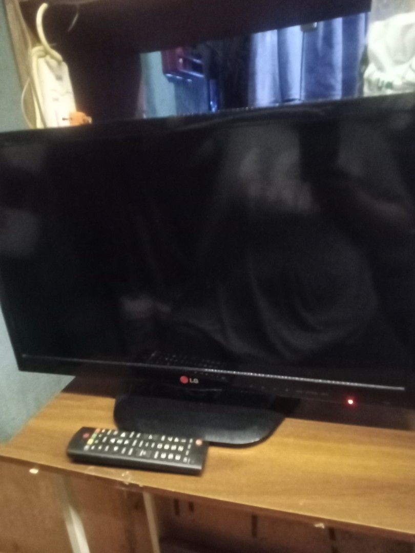 Lg 24 inches tv BLUE SCREEN ISSUE (Category: TV) located in Las Pinas. Submitted by jhaySerbein (Listing ID 1260060179, Image 3). Description: for sale 600 nlang LG 24 inches led tv issue: blue screen! wala time pagawa... most of the time computer or cellphone nanunuod ... naka tabi nlang.. as is pero super kinis pa at complete with original remote and adaptor buy at your own risk .. pede pang parts etc..kayo n bahala location: talon 4 las piñas.