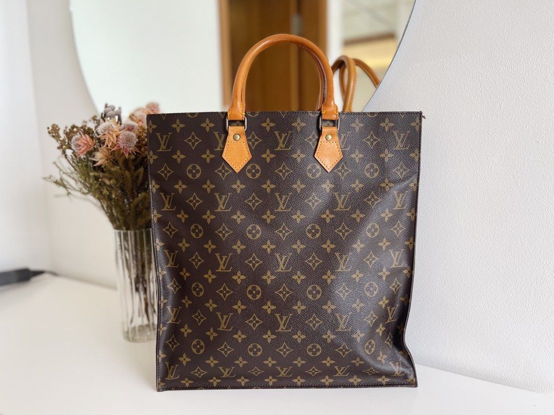 Louis Vuitton LV Vintage Sac Plat Tote Top Handle Shoulder Bag, Luxury,  Bags & Wallets on Carousell