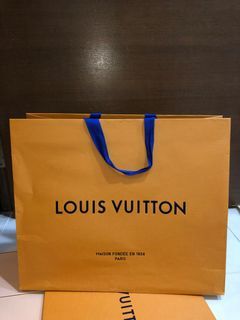 Bondi man tries to sell 'stylish' Louis Vuitton paper bag for $6