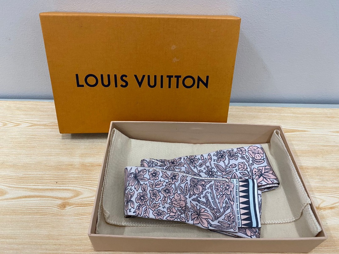 Louis Vuitton Louise scarf holder, Luxury, Accessories on Carousell