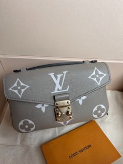 LV Louis Vuitton Metis (bought from HK LV Shop), 女裝, 手袋及銀包, 長銀包- Carousell