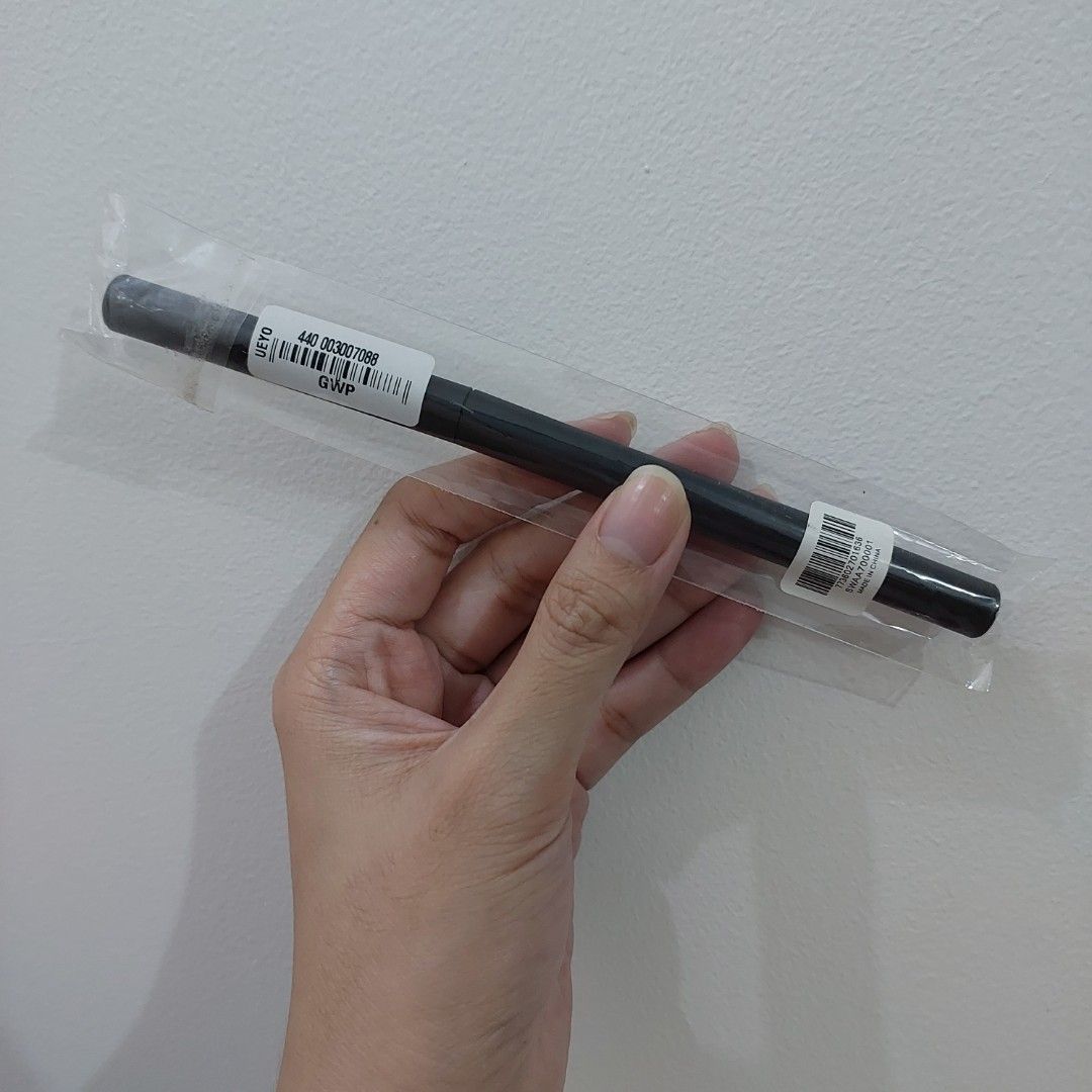 MAC eye brush (Category: Makeup) located in Paranaque City. Submitted by destashingaccount_ph (Listing ID 1259984641, Image 3). Description: has an angle brush, liner brush, blender brush, and applicator :) brand new, never opened, never used rfs: still using other brushes.