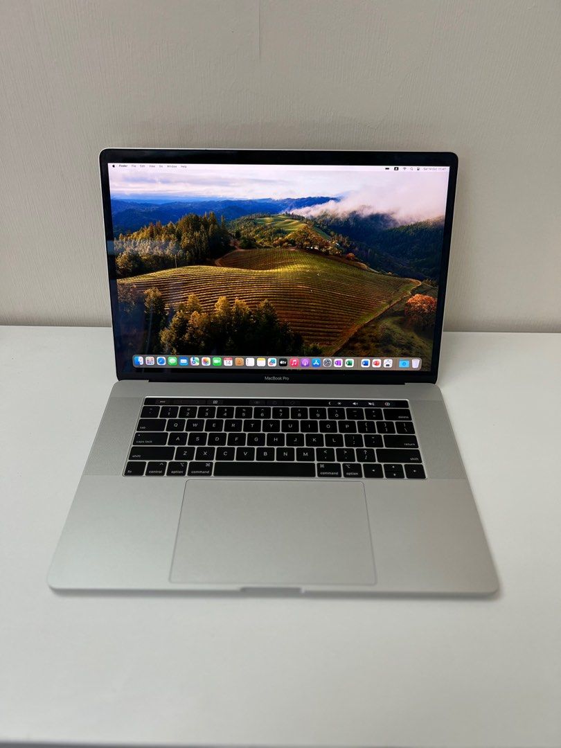 MacBook Pro 15インチ16GB 256GB Touch Bar搭載 - MacBook本体