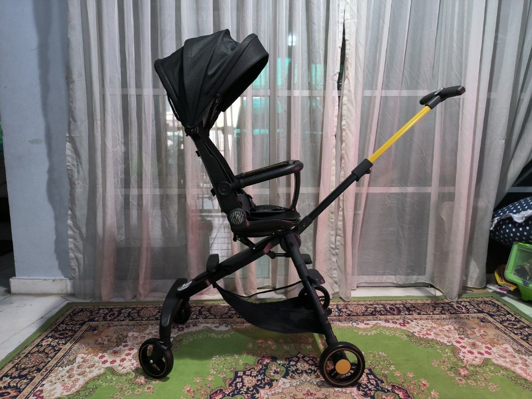 Laying sales down stroller
