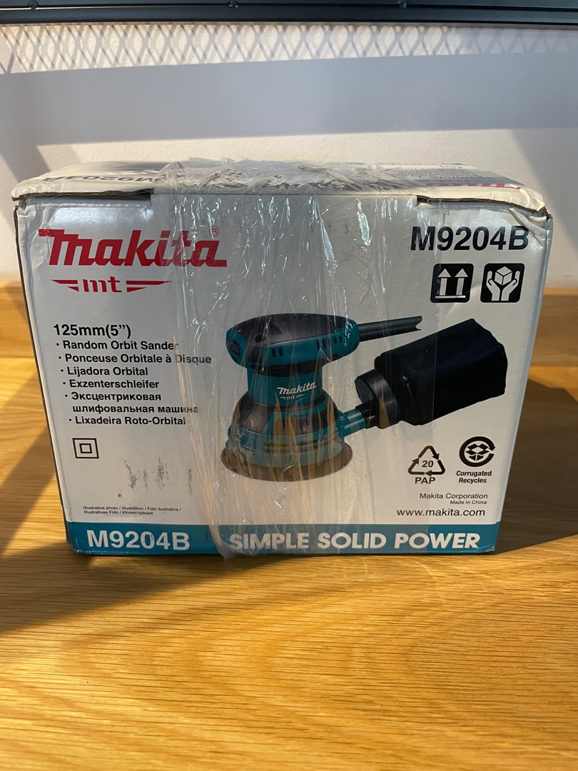Makita M9204B Orbit Sander, Furniture & Home Living, Home Improvement