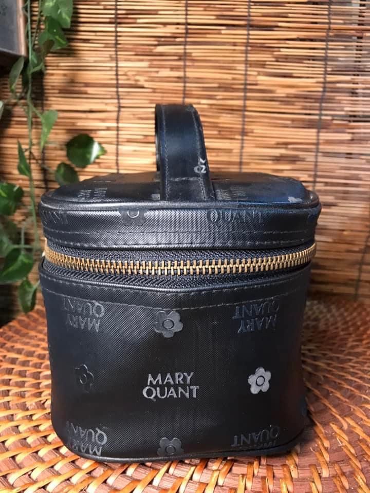 MARY QUANT Vintage Vanity bag (Category: Luxury Bags & Wallets) located in Quezon City. Submitted by whatsinmyclosett (Listing ID 1259987002, Image 3). Description: MARY QUANT Vanity bag ☑️item in Japan ☑️branded ☑️Original ☑️leather Ganda ng Leather ☑️very good condition ☑️19X 12Cm ☑️manage your expectations this is second hand / Vintage item Hindi ka binibili ng brand new Mahal Ang brand na yan sa Japan ah. 😂😂😂.