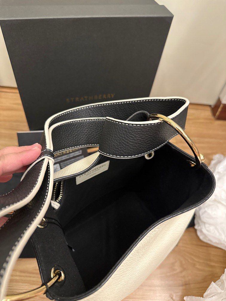 Midi Bucket Bag Shoulder Bag (Category: Luxury Bags & Wallets) located in Consolacion. Submitted by jesfats (Listing ID 1260066667, Image 2). Description: .