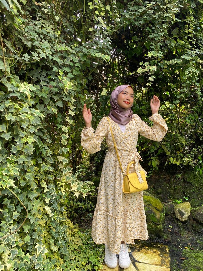 PROMO Monki Yellow Floral Wrap Dress