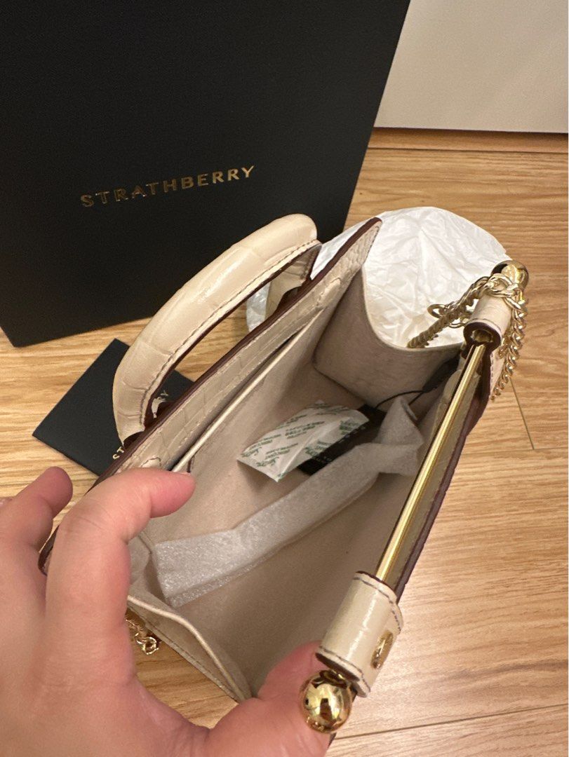 Nano Tote Embossed Croc Oat (Category: Luxury Bags & Wallets) located in Consolacion. Submitted by jesfats (Listing ID 1260064360, Image 2). Description: .