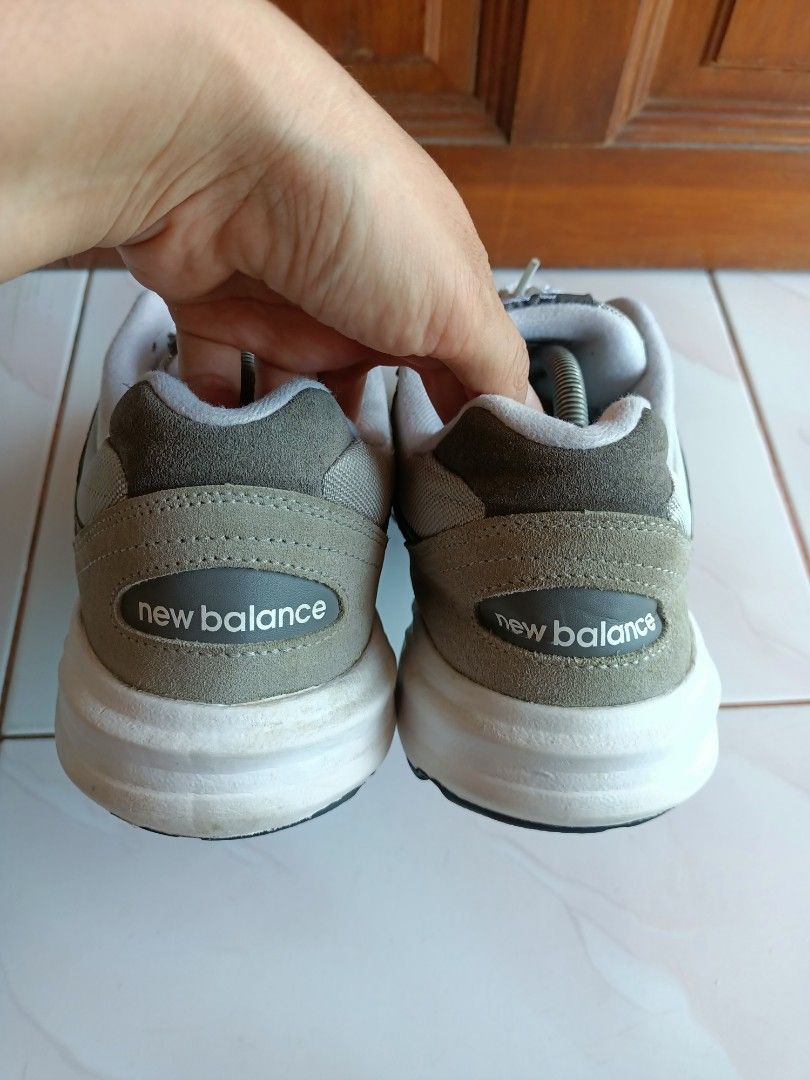 New Balance 310, Fesyen Pria, Sepatu , Sneakers di Carousell