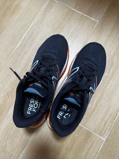 New balance 880v12 NB US9 Carousell