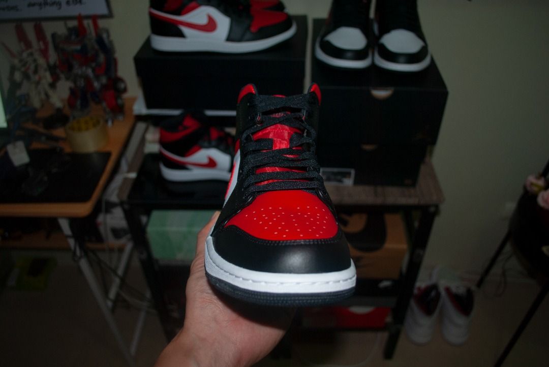NIKE AIR JORDAN 1 MID