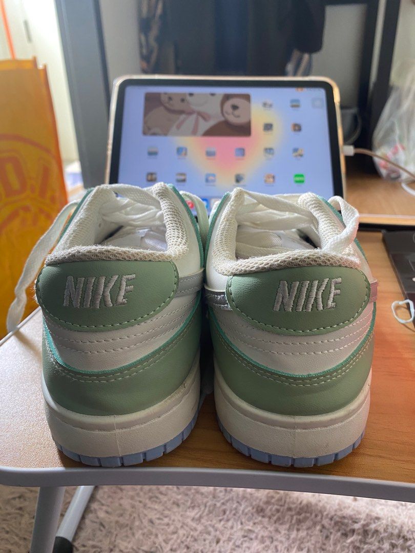 nike dunks sage green