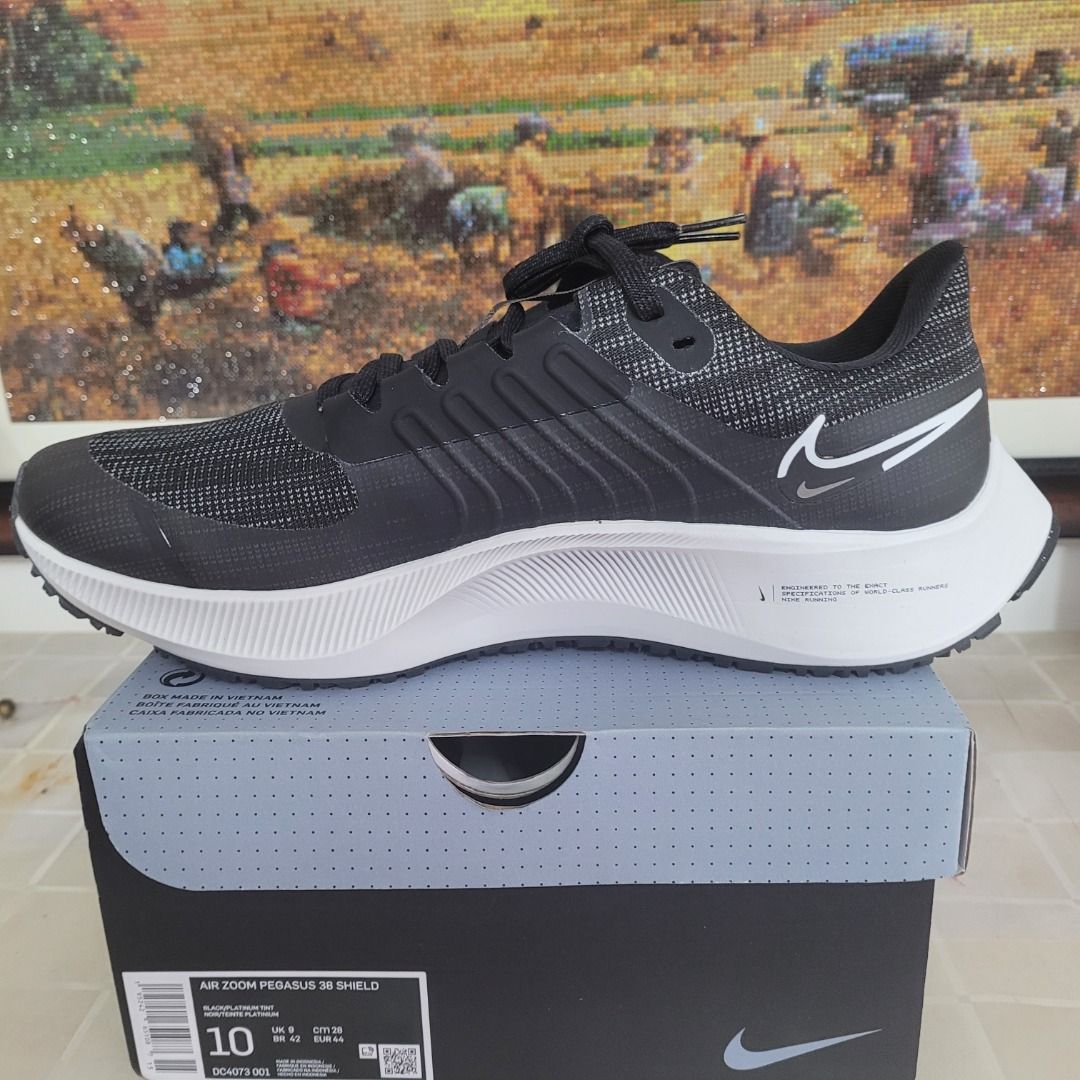 Nike Men's Air Zoom Pegasus 38 Shield Weatherized Road Running Shoes