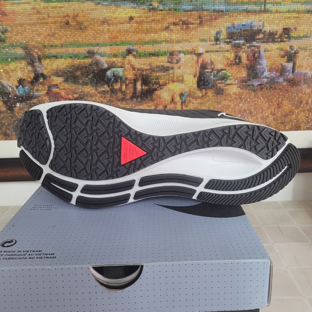 Nike Men's Air Zoom Pegasus 38 Shield Weatherized Road Running Shoes