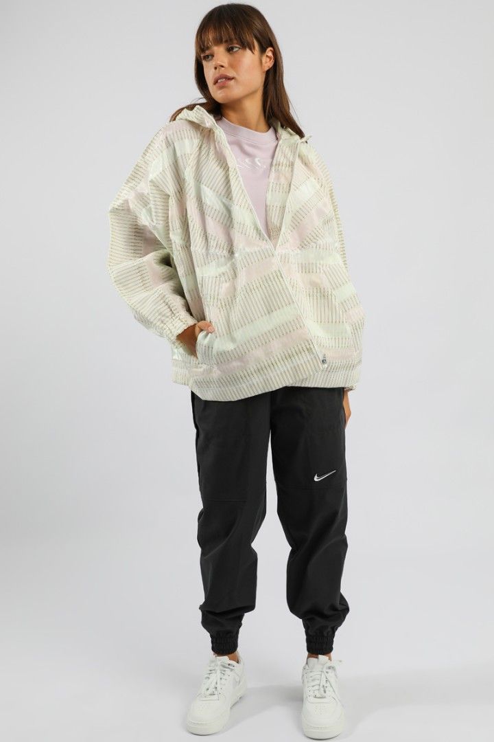 Nike sports runner jacket 2025