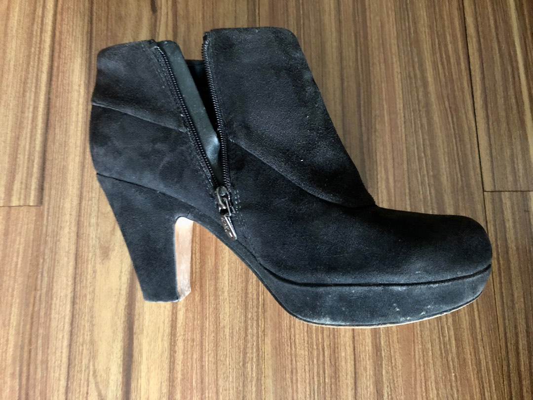 PRELOVED Clarks Ankle Boots black Women s Fashion Footwear