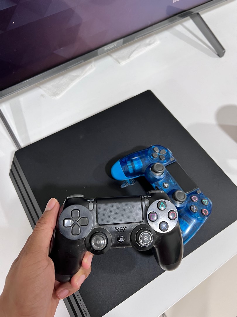 Ps4 pro online comes with