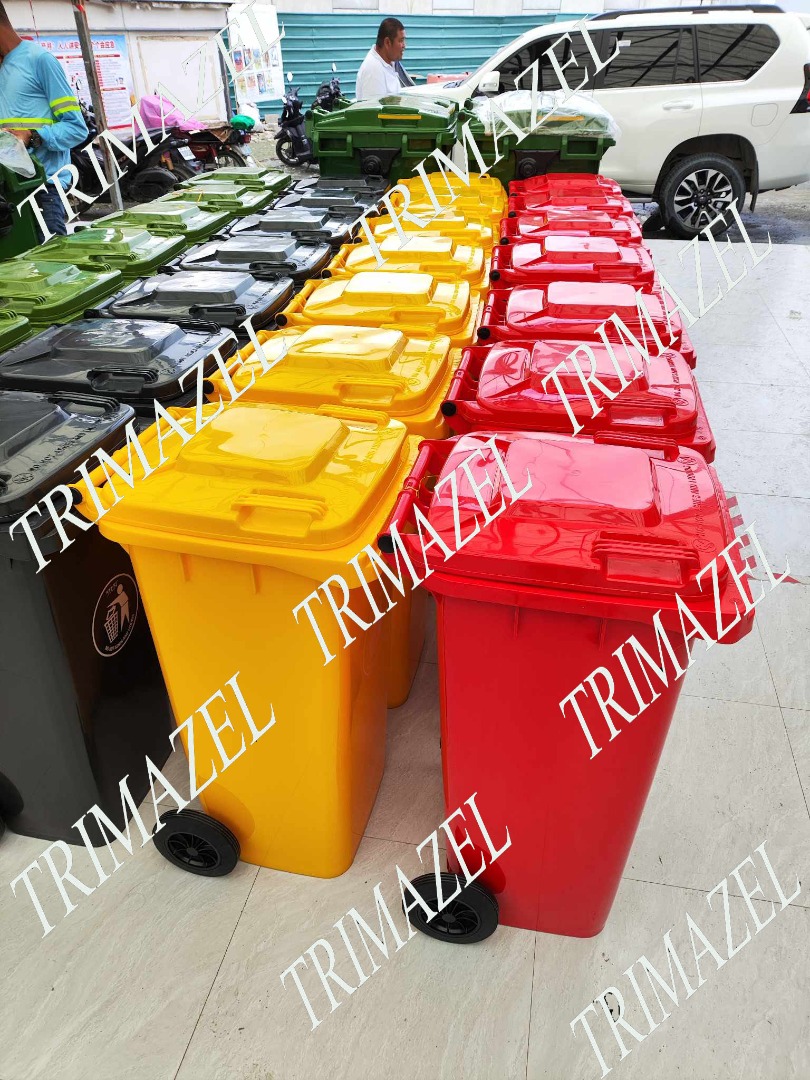 ROLLING TRASH BIN, Furniture & Home Living, Cleaning & Homecare