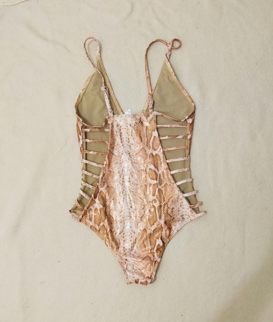 (S) IHEARTRAVE SNAKE BITE SIDE CUT OUT ONE PIECE SWIMSUIT, Women's