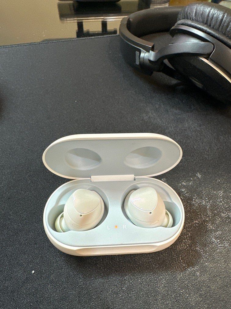 Galaxy buds shop 1st gen