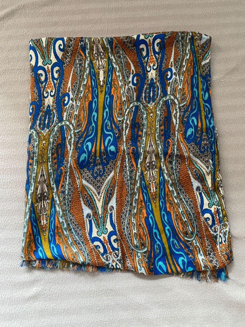 Scarfs / Scarves take all 10pcs (Category: Scarves) located in Makati City. Submitted by annecan (Listing ID 1259945947, Image 1). Description: Location: Makati Payment: Gcash / BDO .
