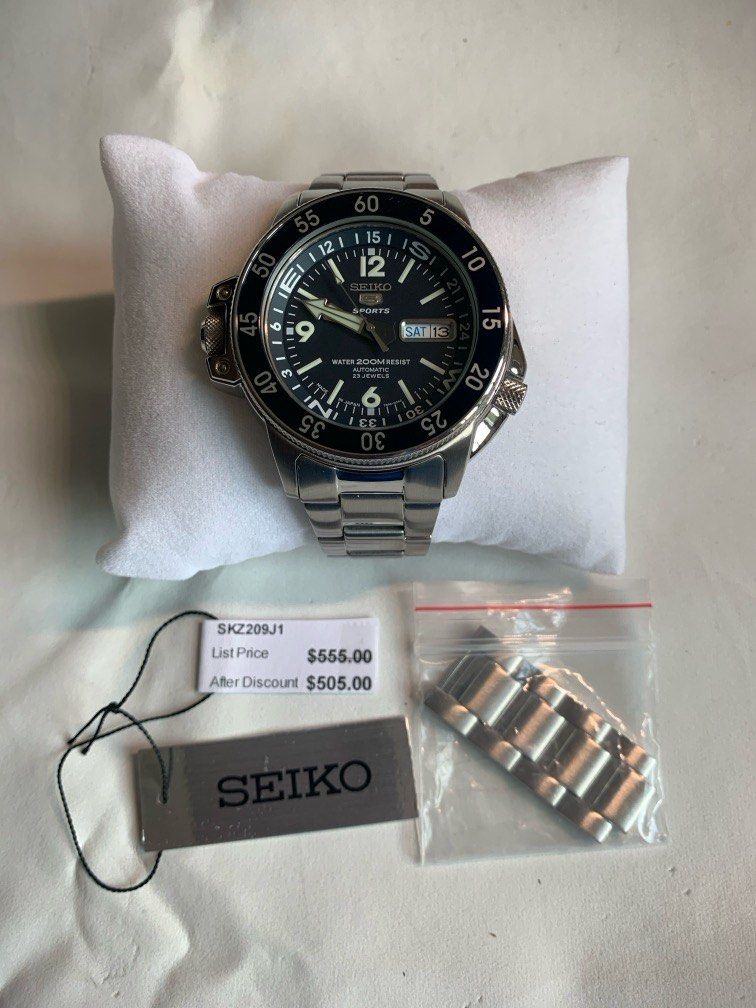 Seiko SKZ209J1 Automatic Watch, Luxury, Watches on Carousell