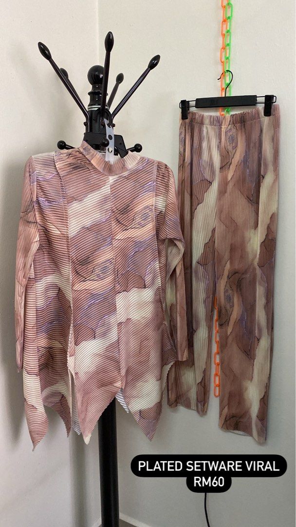 Setware Plated (Category: Sets or Coordinates) located in Kuala Lumpur. Submitted by aleyaawardrobe (Listing ID 1260096832, Image 2). Description: Baju free size tetapi boleh muat till up size 2XL BANGKOK CLEARANCE SALE‼️ Saya nak clearkan baju2 baju bangkok style.