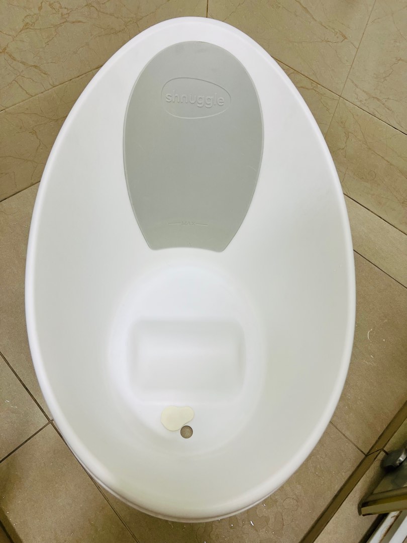 Shnuggle Baby Bath Tub with Plug & Foam Backrest, 兒童＆孕婦用品, 洗澡及換尿片, 洗澡及換