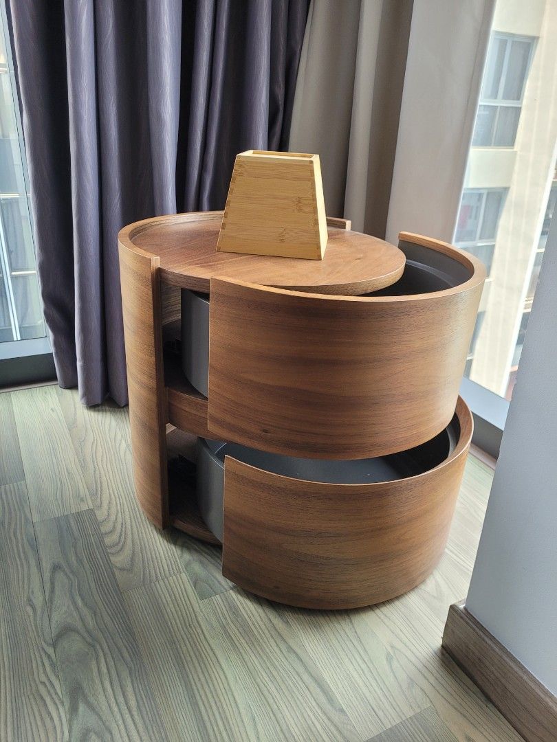 Side Table (Category: Tables & Sets) located in Singapore. Submitted by jyan14 (Listing ID 1260040003, Image 1). Description: V good condition side table.