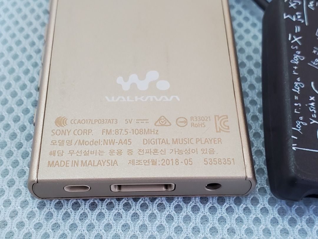 Sony Walkman NW-A45 + 未開headphone, 音響器材, 音樂播放裝置MP3及CD