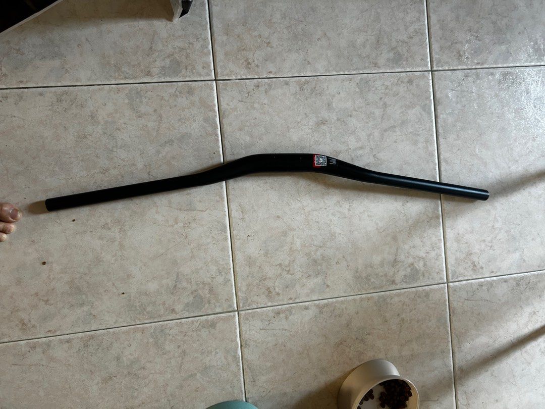 Specialized trail handlebar (Category: Parts & Accessories) located in Singapore. Submitted by angela.cheong.395 (Listing ID 1260045338, Image 1). Description: Specialized Trail, 7050 alloy, 8-degree backsweep, 6-degree upsweep, 30mm rise, 800mm, 35mm clamp.