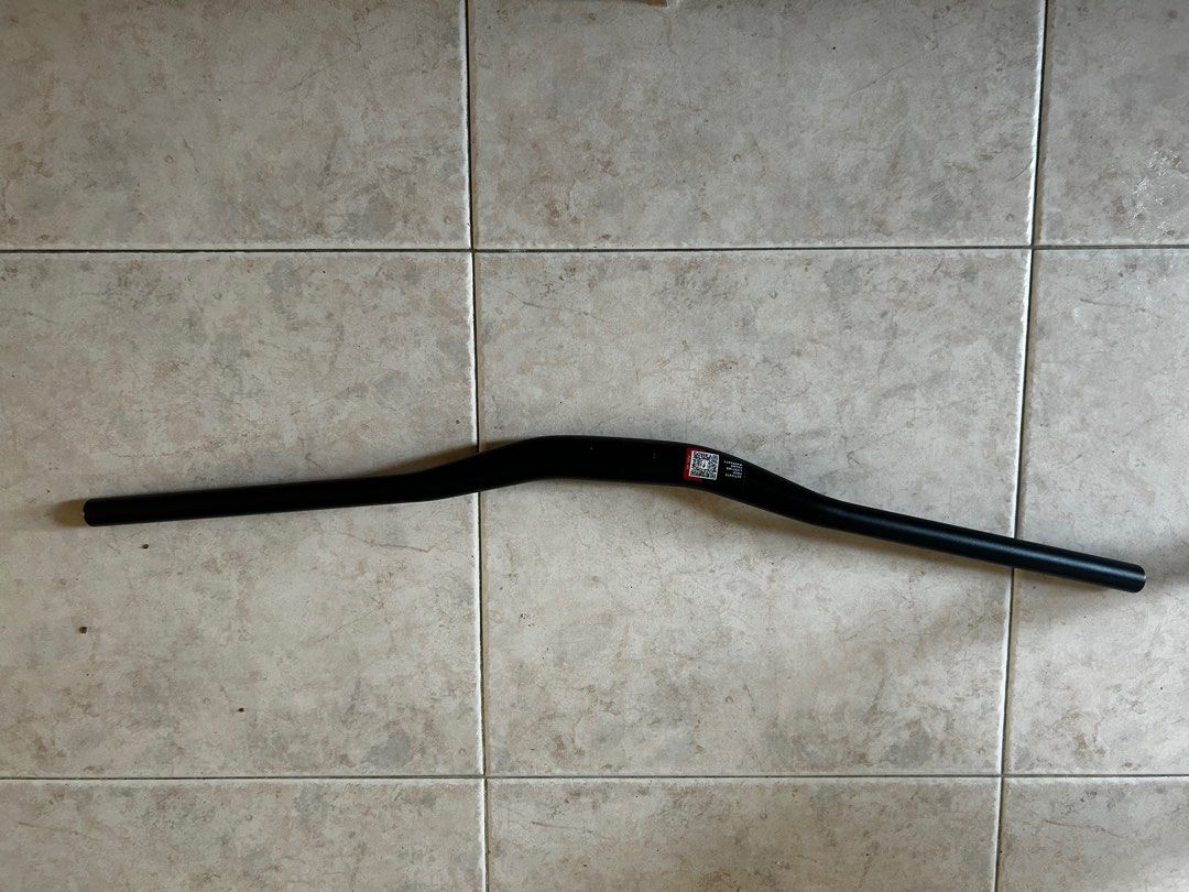 Specialized trail handlebar (Category: Parts & Accessories) located in Singapore. Submitted by angela.cheong.395 (Listing ID 1260045338, Image 2). Description: Specialized Trail, 7050 alloy, 8-degree backsweep, 6-degree upsweep, 30mm rise, 800mm, 35mm clamp.