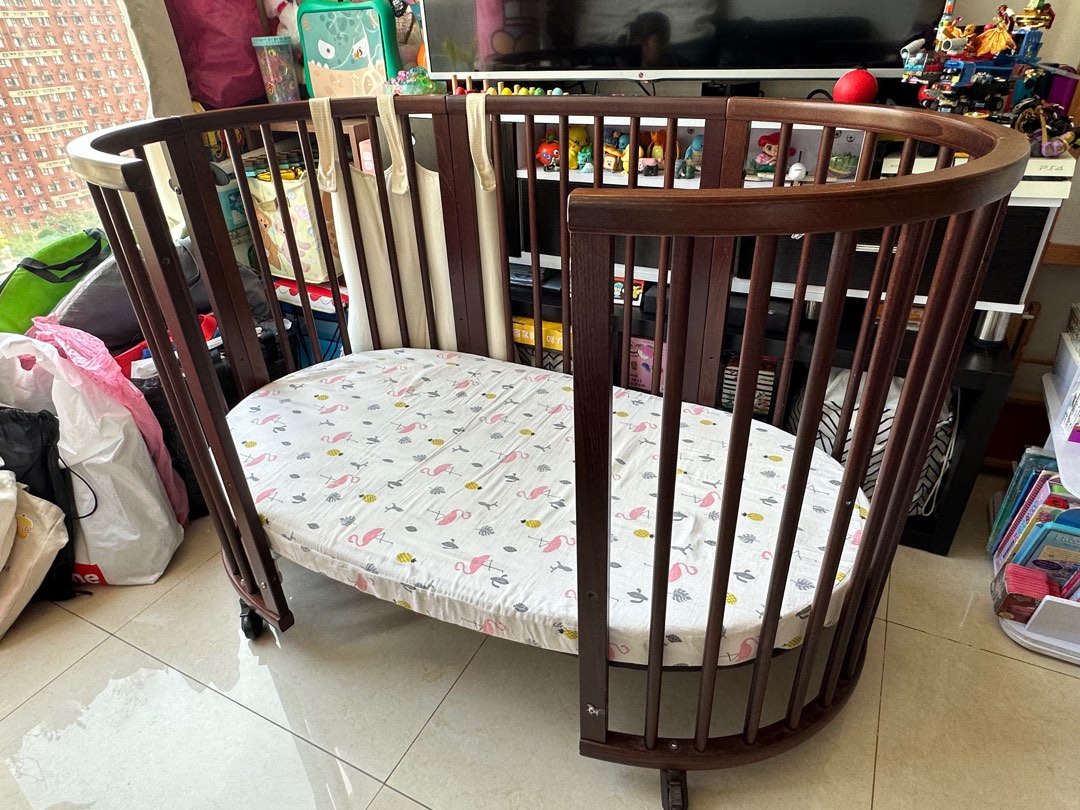 Stokke sleepi bed (Walnut), 兒童＆孕婦用品, 兒童傢具, 兒童傢具 嬰兒床 Carousell
