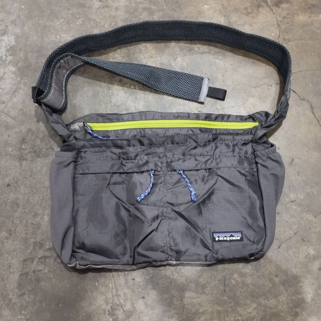 Tas sling bag patagonia light weight travel courier, Fesyen Pria