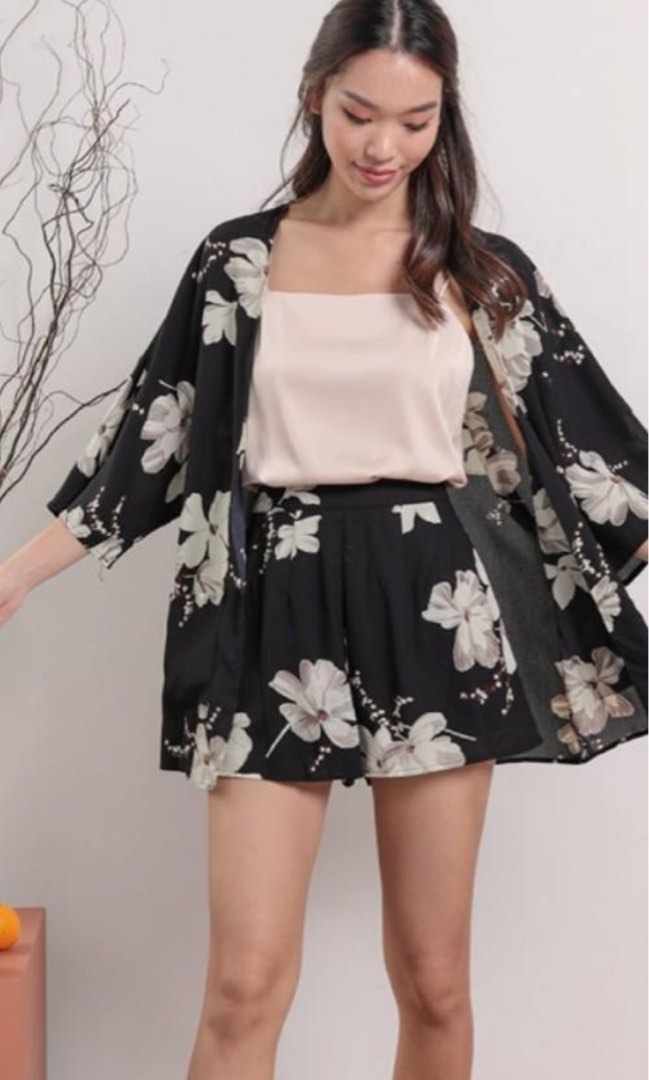 The Tinsel Rack Ryu Kimono, Women's Fashion, Tops, Blouses on Carousell