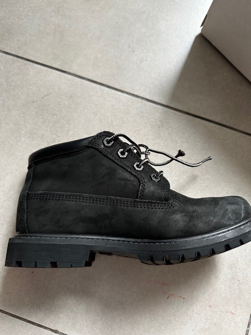 Black timberlands top size 4.5