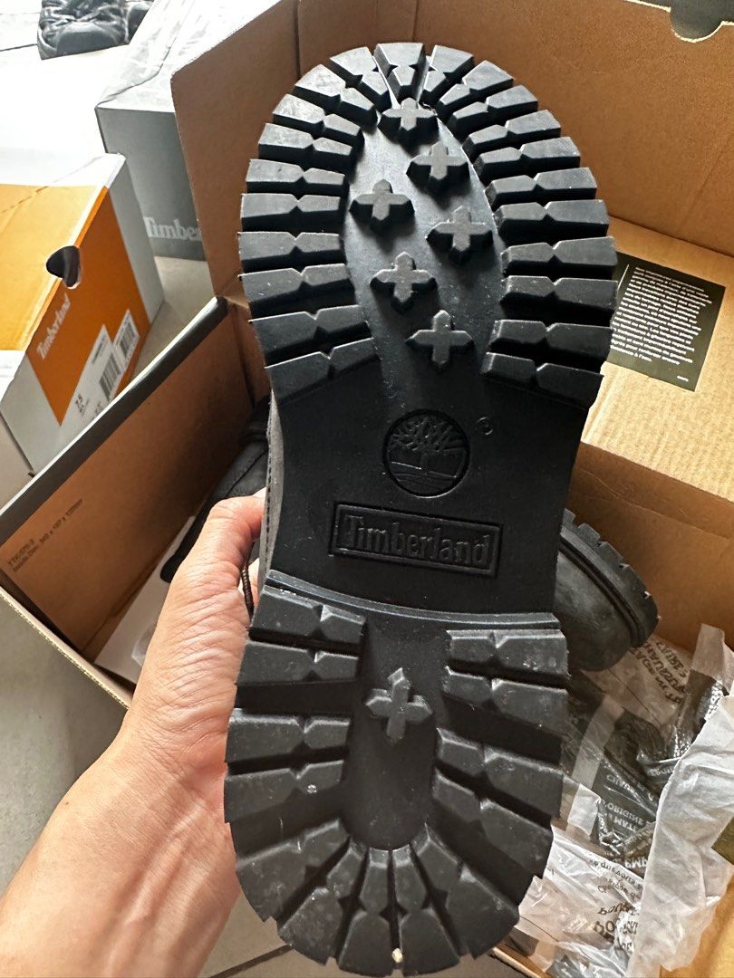 Black timberlands deals size 4