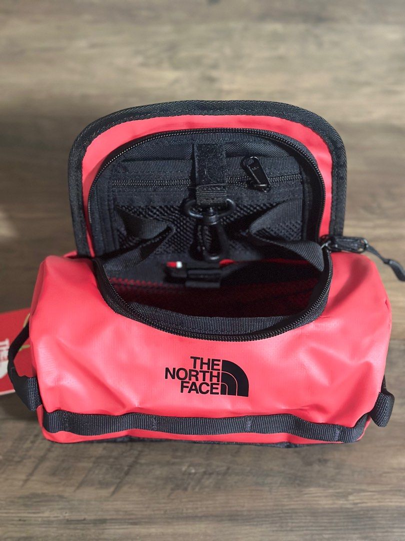 The North Face (TNF) Toiletry bag, Sports Equipment, Other Sports