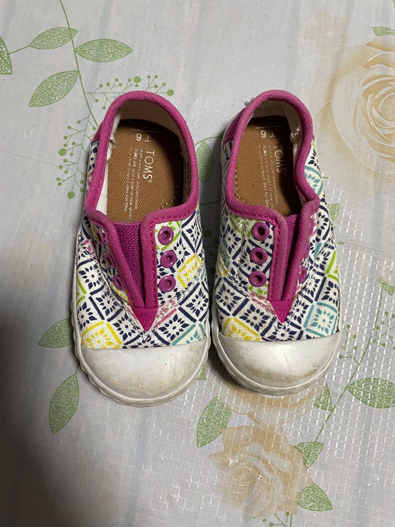 Tom sneakers and koala baby sandals US 6