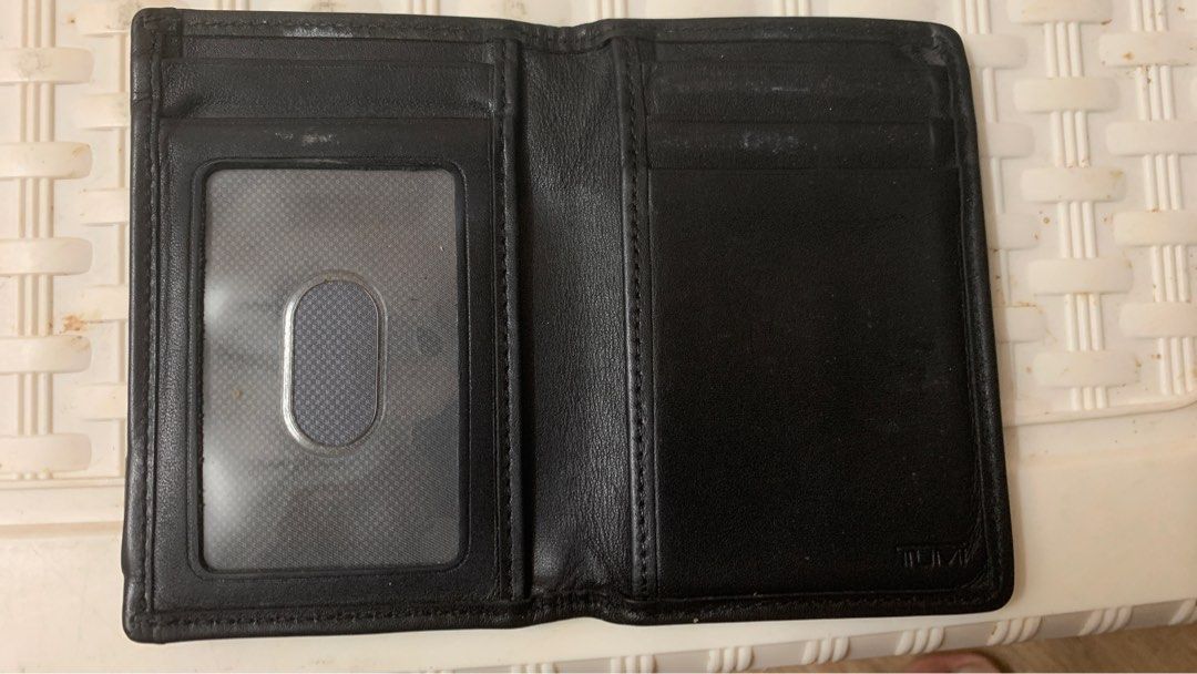 Tumi hot sale checkbook cover