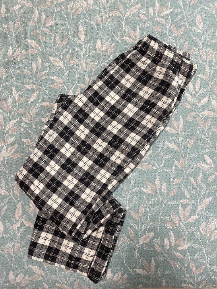 Uniqlo Flannel Pants, Women's Fashion, Bottoms, Other Bottoms on Carousell