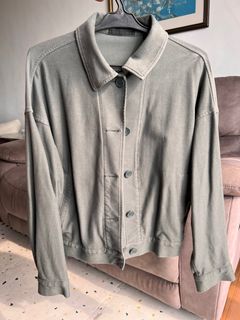 (Category: ) located in . Submitted by preloved_charms (Listing ID 1260030359, Image 1). Description: .
