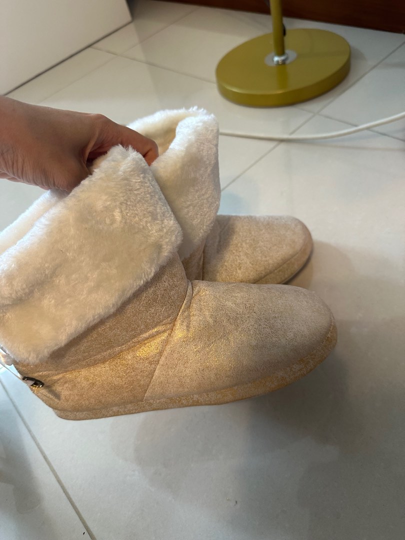 Very cute Fur boots Women s Fashion Footwear Boots on Carousell