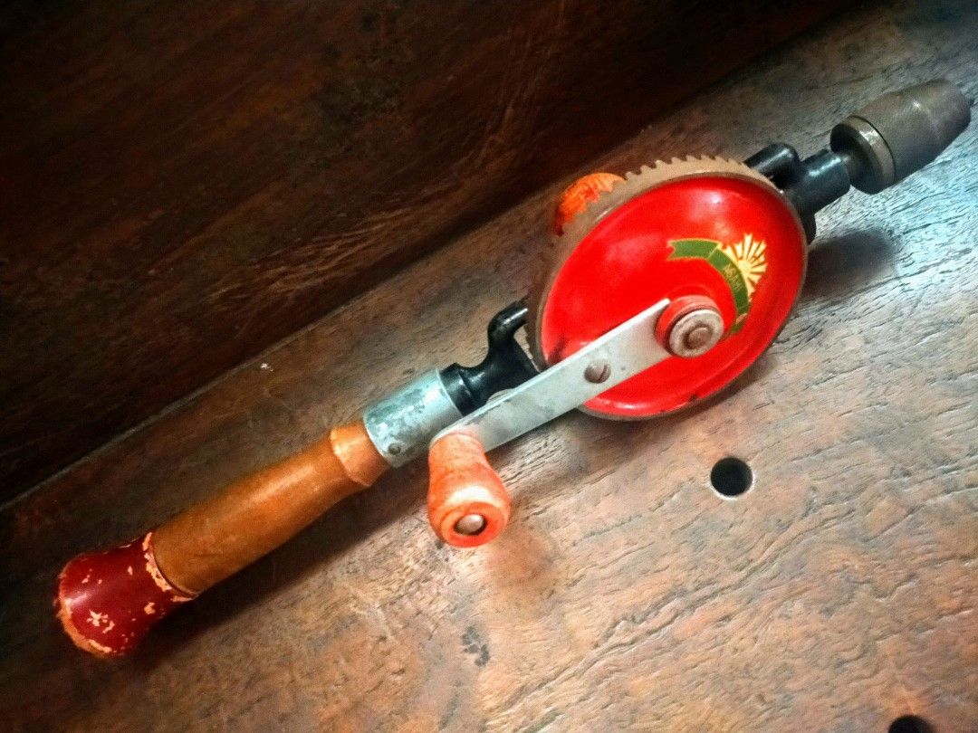 Vintage hand crank drill (Category: Construction Tools & Equipment) located in Quezon City. Submitted by dello5 (Listing ID 1259970401, Image 1). Description: Vintage hand crank drill -13 inches long -good condition 650php Tandang Sora QC.