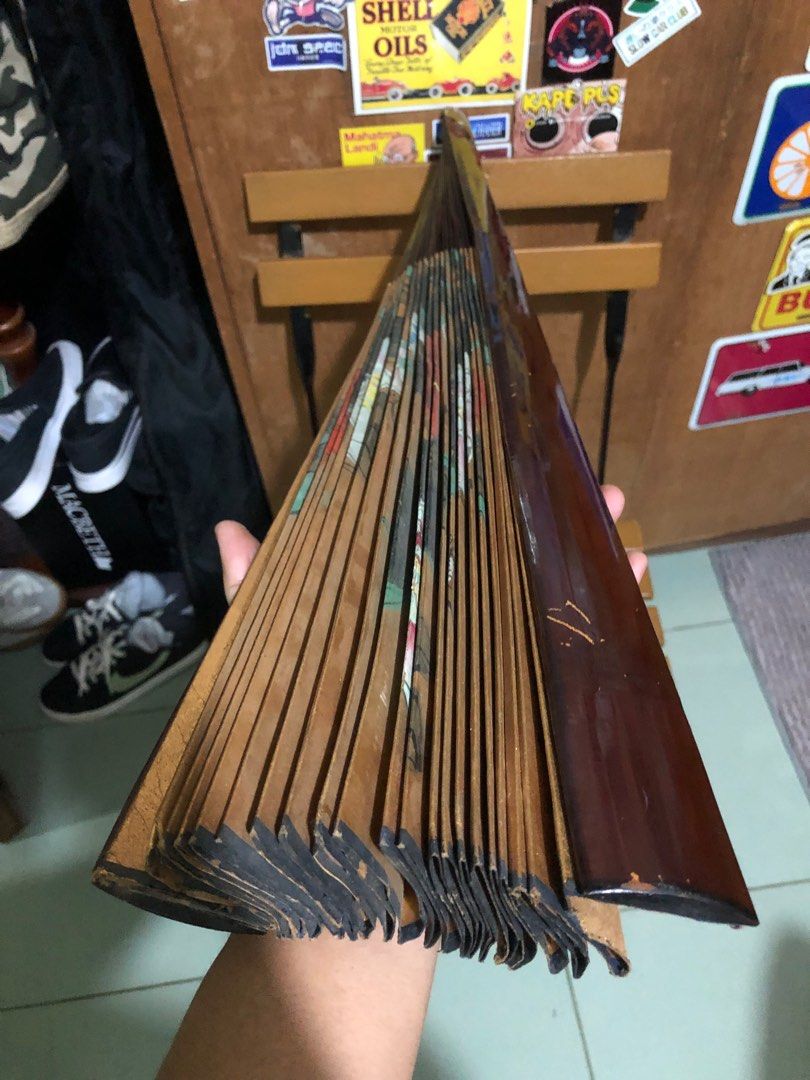 Vintage old very large folding fan wall display, Hobbies & Toys, Memorabilia & Collectibles