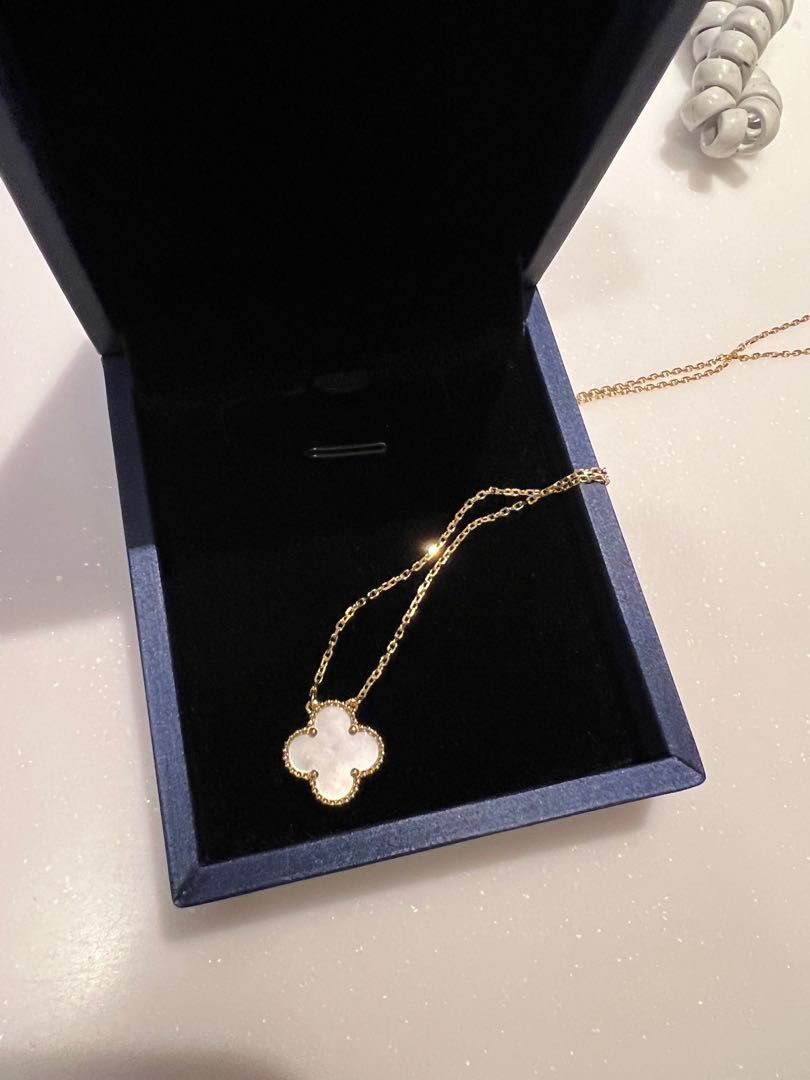 White mother clearance of pearl necklace